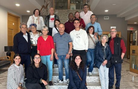 Pacientes y sus parejas junto a los profesionales del GAP tras el taller de desarrollo personal celebrado en el Balneario de Arnoia