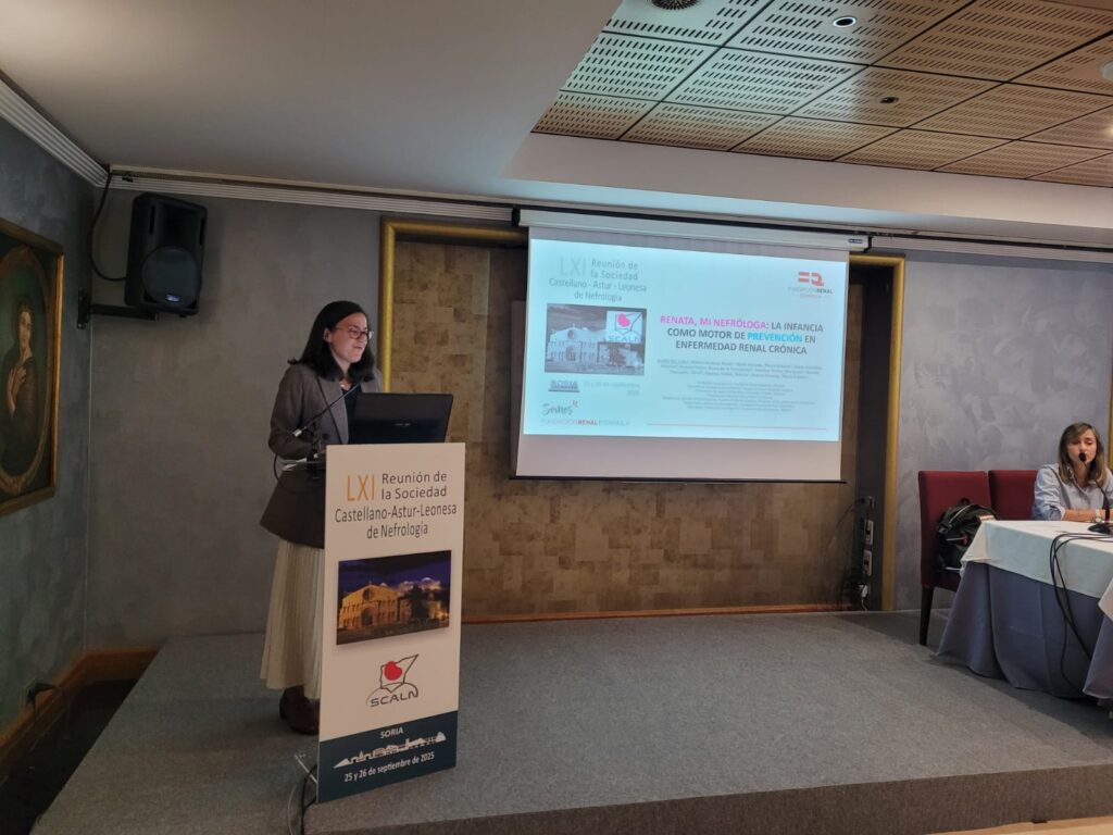 Julia Audije presenta Renata, mi nefróloga en el congreso de la SCALN 2025