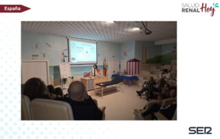 Cadena SER: Pacientes renales y familiares asisten a una sesión de aprendizaje en el Hospital de Jerez