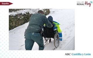 ABC: Rescatan a tres pacientes de diálisis tras quedar atrapada en la nieve su ambulancia